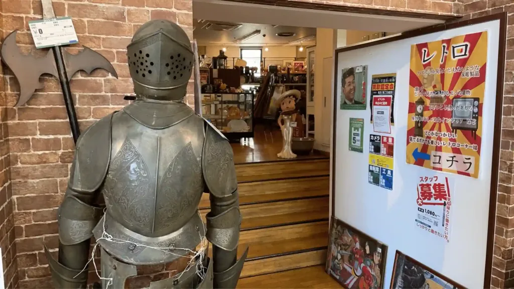 オフハウス八王子大和田店のレトロコーナー甲冑