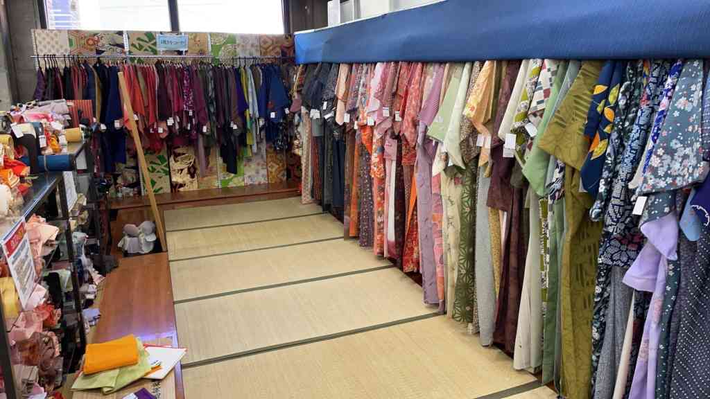 オフハウス八王子大和田店の和服